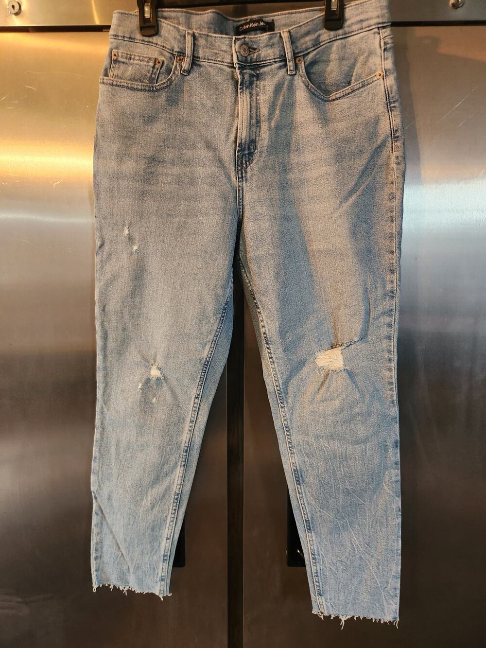 Calvin Klein Jeans Light Wash Distressed Mom Jeans Size 32 Cropped Frayed Hem